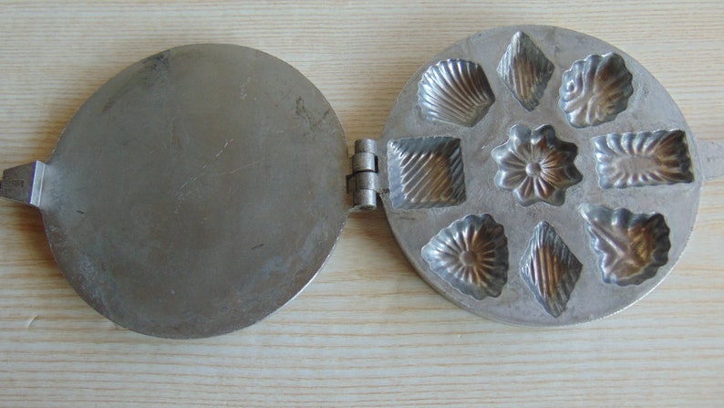 Iron Pan Vintage Mold Cookies Press for biscuits ON SALE Antique cast irons mold,Cookie Pan
