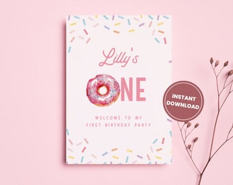 Könnte beinhalten: Ein rosa und weißer Donut mit Streuseln sitzt auf einem weißen Hintergrund mit bunten Streuseln. Der Text "Lilly's One" ist in rosa und weiß geschrieben. Der Text "Welcome to my first birthday party" ist in schwarz geschrieben. Der Text "Instant Download" ist in weiß auf einem braunen Kreis geschrieben.