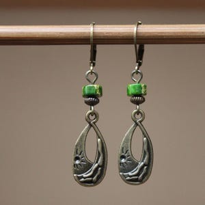 Grüne Jaspis-Ohrhänger aus Messing, Boho-Schmuck