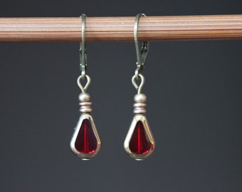 Pendientes rojos pequeños, pendientes de cristal checo, pendientes colgantes rojos, pendientes colgantes, pendientes de lágrima, regalo para mujer, regalo para ella