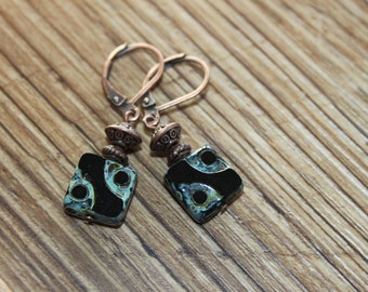 Schwarze Ohrringe Tschechische Glasohrringe Baumeln Ohrringe Tropfen Ohrringe KLEINE OHRRINGE Geschenk für Frauen