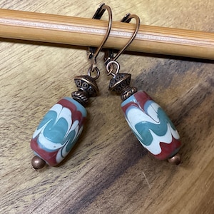 Pendientes colgantes de cristal de Java azul verdoso y color aguamarina - Joyería bohemia de cobre