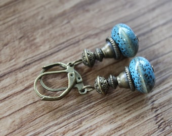 Boucles d'oreilles en céramique bleue, Boucles d'oreilles pendantes, Boucles d'oreilles rustiques, Boucles d'oreilles terreuses, Bijoux bleus, Cadeau pour femme