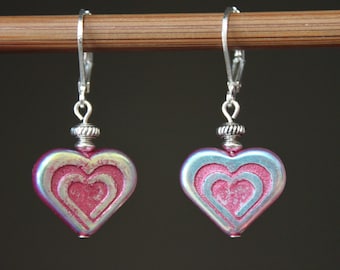 Orecchini pendenti a forma di cuore con rubino in oro 14k, cuore solitario, cuore rosso, delicati, sofisticati, orecchini di San Valentino, gioielli di San Valentino - Italia