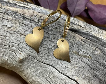 Hartvormige messing hangoorbellen, sierlijke sieraden