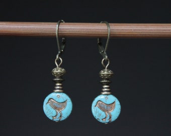 Boucles d'oreilles turquoises Boucles d'oreilles pendantes Boucles d'oreilles oiseau Boucles d'oreilles en verre tchèque Oiseau amoureux de la nature Cadeau PETITES BOUCLES D'OREILLES