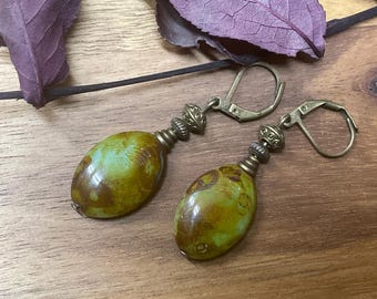 Pendientes colgantes de cristal checo verde y marrón, joyería de latón envejecido