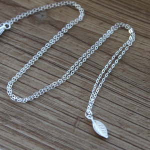 Leaf Sterling Silver Necklace / Minimalist Necklace / Dainty Necklace / Tiny Leaf Pendant Necklace / Gift for women