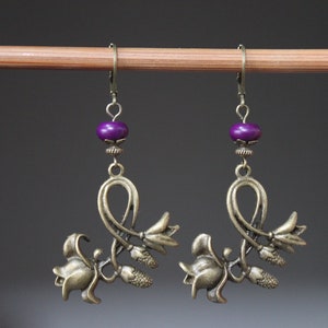 Boucles d'oreilles bohèmes pendantes violettes, boucles d'oreilles fleurs en laiton, grandes boucles d'oreilles, bijoux bohèmes, boucles d'oreilles bohèmes, bijoux en laiton, boucles d'oreilles tendance image 1