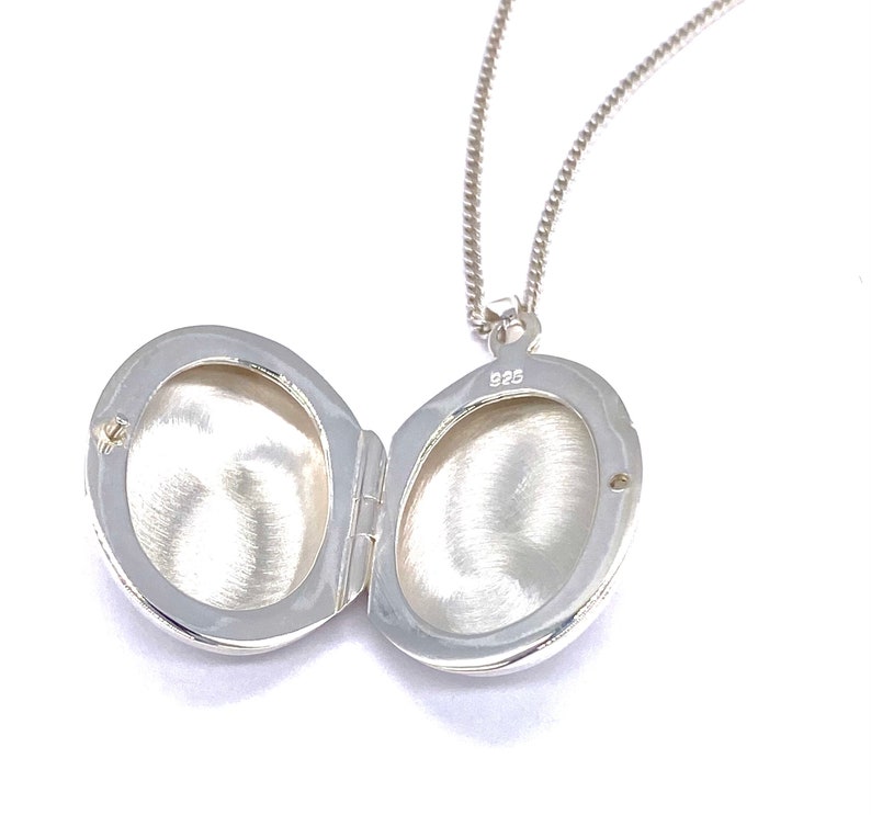 925 Sterling Silver Oval Shaped Plain Polished Photo Pendant Locket on 16, 18 or 20 Silver Curb Chain image 3
