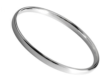 Bracciale rigido liscio in argento sterling 925, diametro interno 65 mm e larghezza 5 mm.