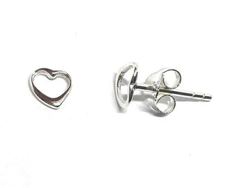 Découpe Ouverte Petite Love Heart Stud Boucles d’oreilles 925 Sterling Silver 6 mm ou 8 mm Diamètre