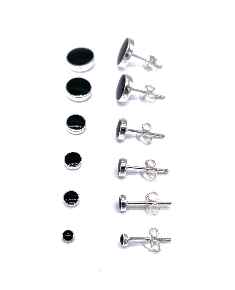 Pendientes redondos con botón de ÓNIX negro en plata de ley 925 en tamaños de 3, 4, 5, 6, 8 y 10 mm de diámetro imagen 1