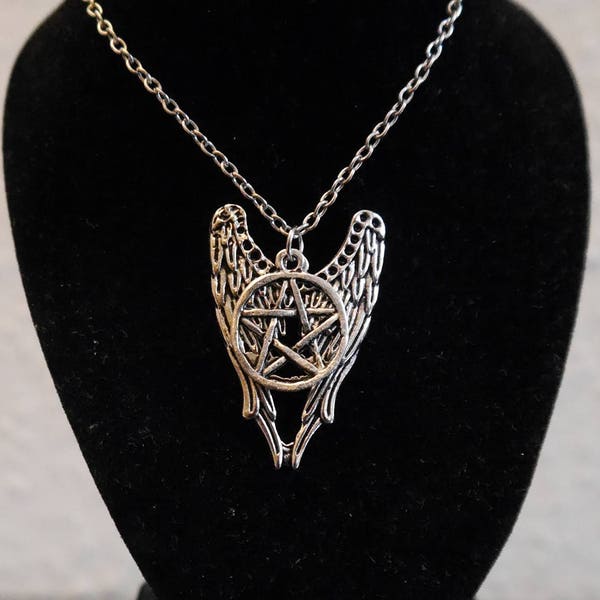 Kette gothic flügel Pentagramm