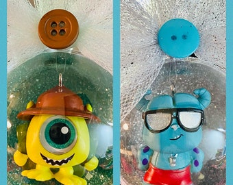 Conjunto de adornos de globo terráqueo de monstruos