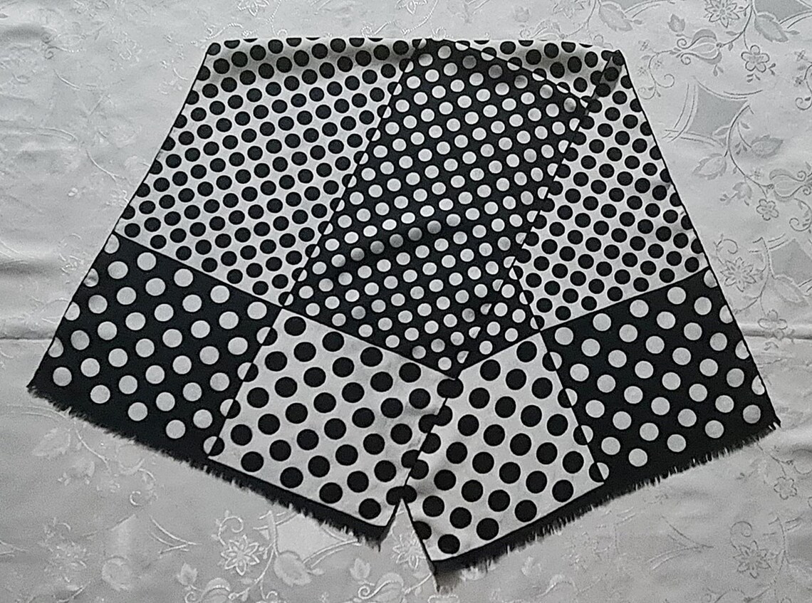 Gents Scarf Vintage Authentic Polka Dot Black White Silk Long Mens, foto 1 di 5