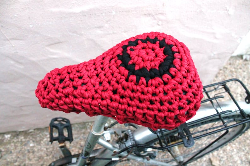 Red with black circle. Crochet t-shirt yarn bicycle seat cover