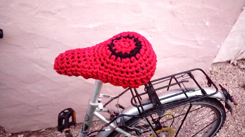 Red with black circle. Crochet t-shirt yarn bicycle seat cover