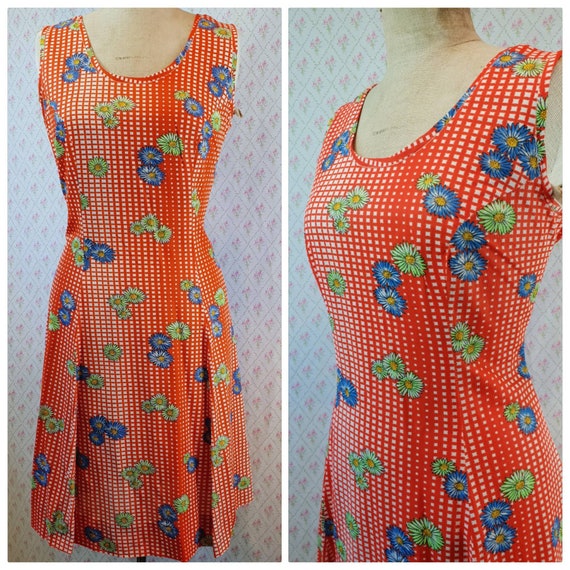 Wonderful vintage 1970's tomato red daisy floral p
