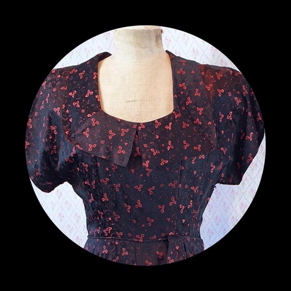 Stunning vintage 1940’s black red flora brocade f… - image 4