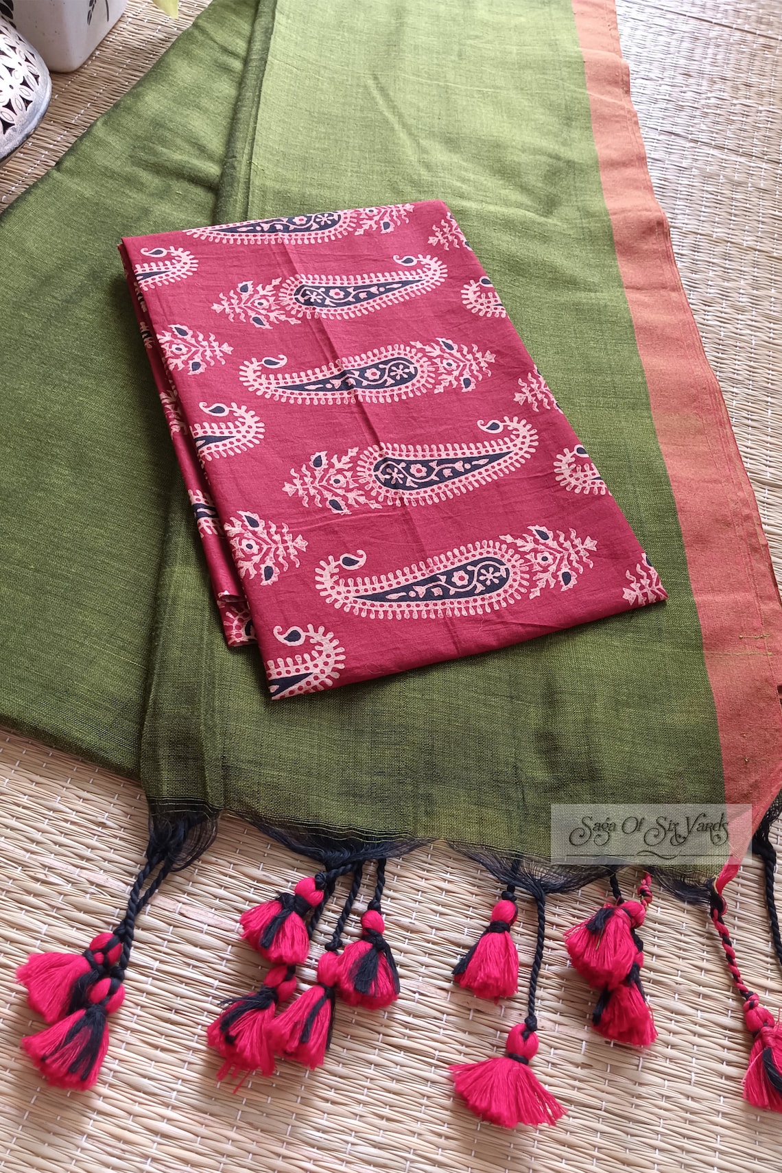 Women Green Mul Cotton Saree With UnStiched Blouse