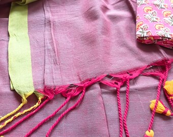 Handloom Mul Cotton Saree: Dual Tone Bengal Weave with Printed Blouse