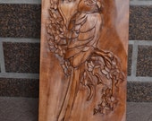 Loro. Talla de relieve clásico. Decoración para el hogar. Hecho a mano.