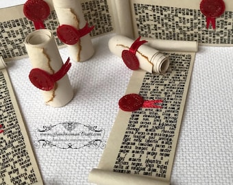 Miniature scroll with imitation of wax seal, dollhouse miniature 1/12 scale, two designs to choose, 1 inch scale, magic fantasy setting