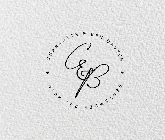 Chloe - A Classic Typeface  Logo design, Fashion branding, Fashion logo