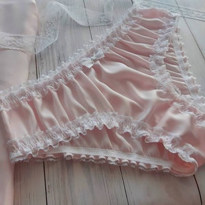 Zijden slipje, damesnachtkleding, zijden nachtkleding, roze zijden slip met wit kant