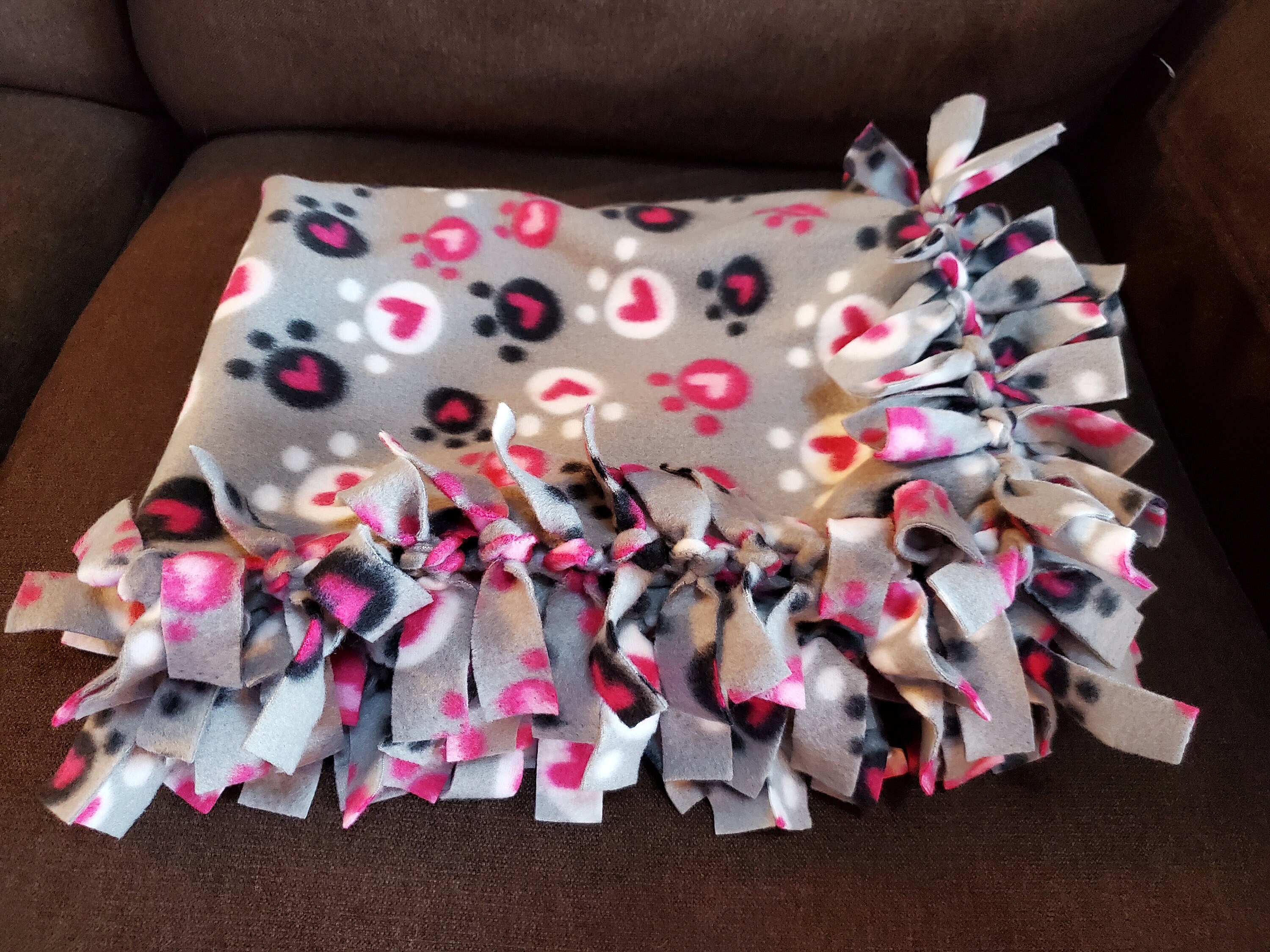 Tie fleece blanket undistinguished different ways