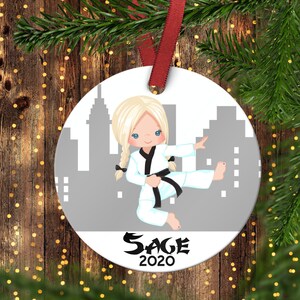 Mädchen Karate Weihnachtsschmuck. Karate Kinderornament.Weihnachtsschmuck. Personalisierter Weihnachtsschmuck. Karate Ornament