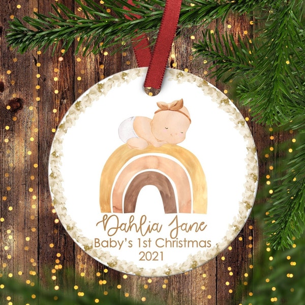 Adorno navideño del primer bebé. Adorno navideño arco iris boho. Adorno niña bebé. Adorno navideño personalizado. Primera Navidad del bebé.