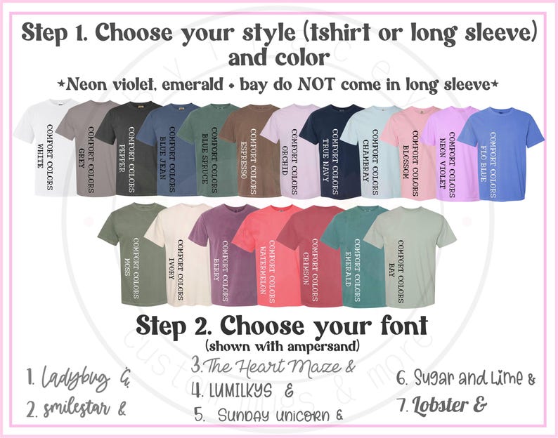 Pu&ograve; includere: Immagine che mostra t-shirt in vari colori, tra cui bianco, grigio e blu, con opzioni di testo per la selezione dello stile e del carattere. Il testo recita "Passo 1. Scegli il tuo stile (t-shirt o manica lunga) e colore" e "Passo 2. Scegli il tuo carattere."