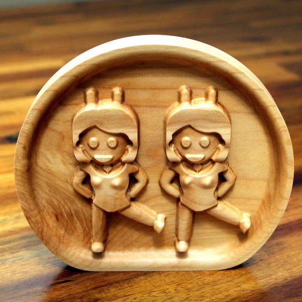 Wooden Dancing Twins Emoji (5.0")