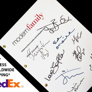 Modern Family tv-scriptscenario met handtekeningen handtekening herdruk Ed O&#39;Neill Sofia Vergara Julie Bowen Jesse Tyler Ferguson Sarah Hyland