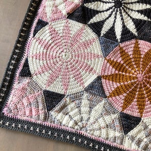 Marguerite Crochet Blanket image 2