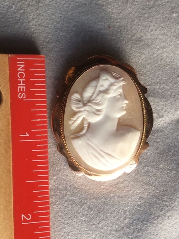 Vintage 9 Ct Gold Cameo Pin - image 2