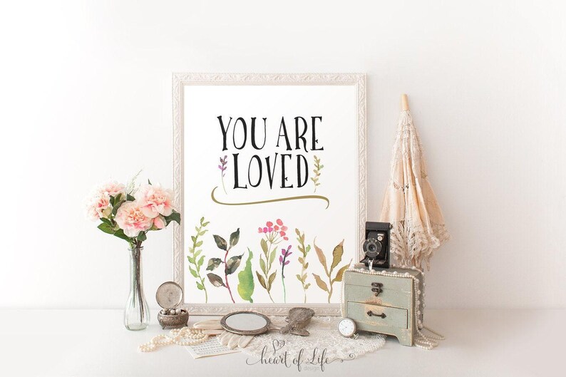 You Are Loved - Kinderzimmer Wandbild mit Wasserfarben Zitat, Geschenk zur Geburt Bild 1