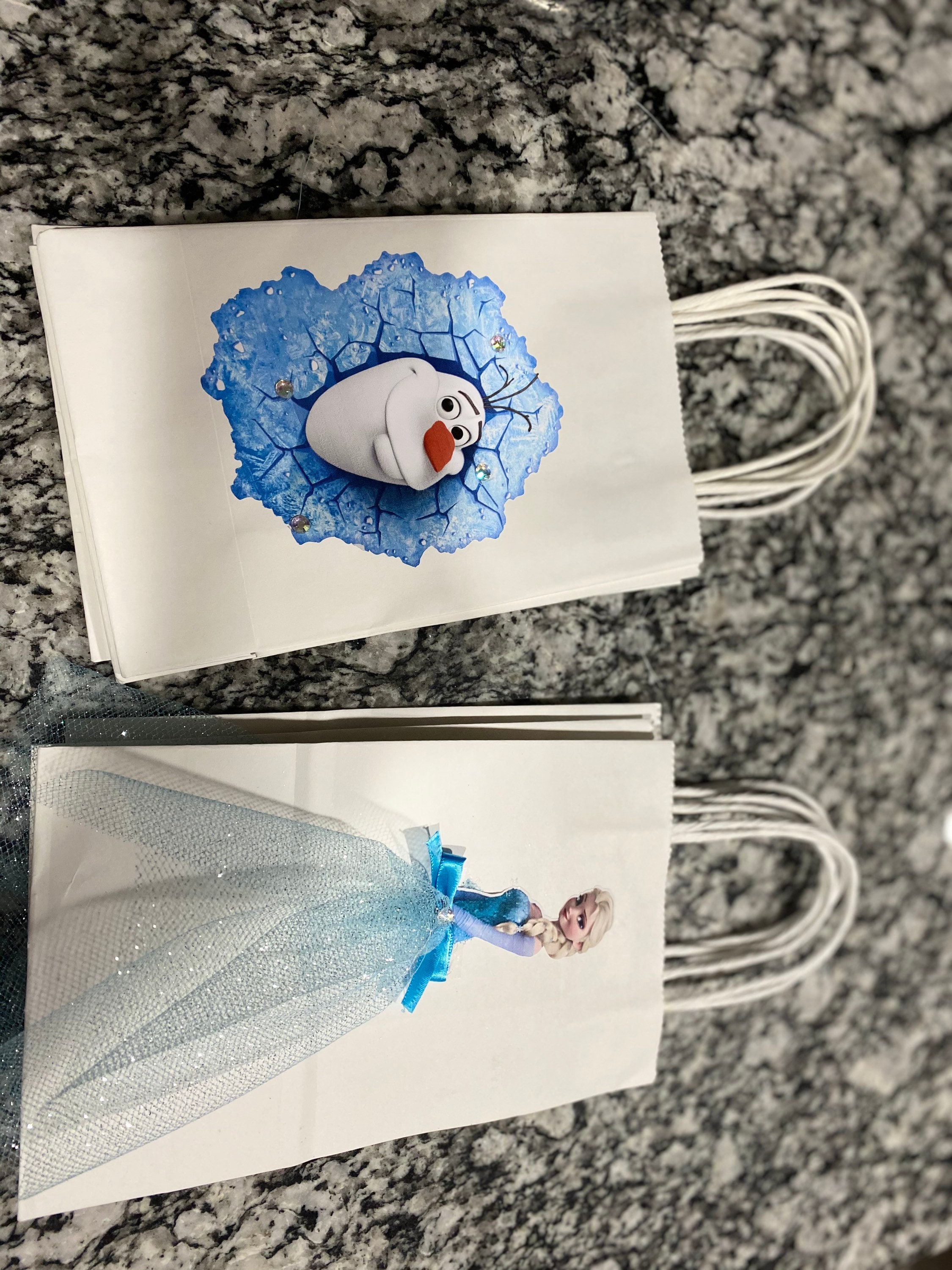 Frozen Party favor Bag , sacchetto di carta Anna & Elsa , borsa di carta  congelata con tutù , borsa goodie , borsa regalo , amici congelati , Olaf,  Sven -  Italia