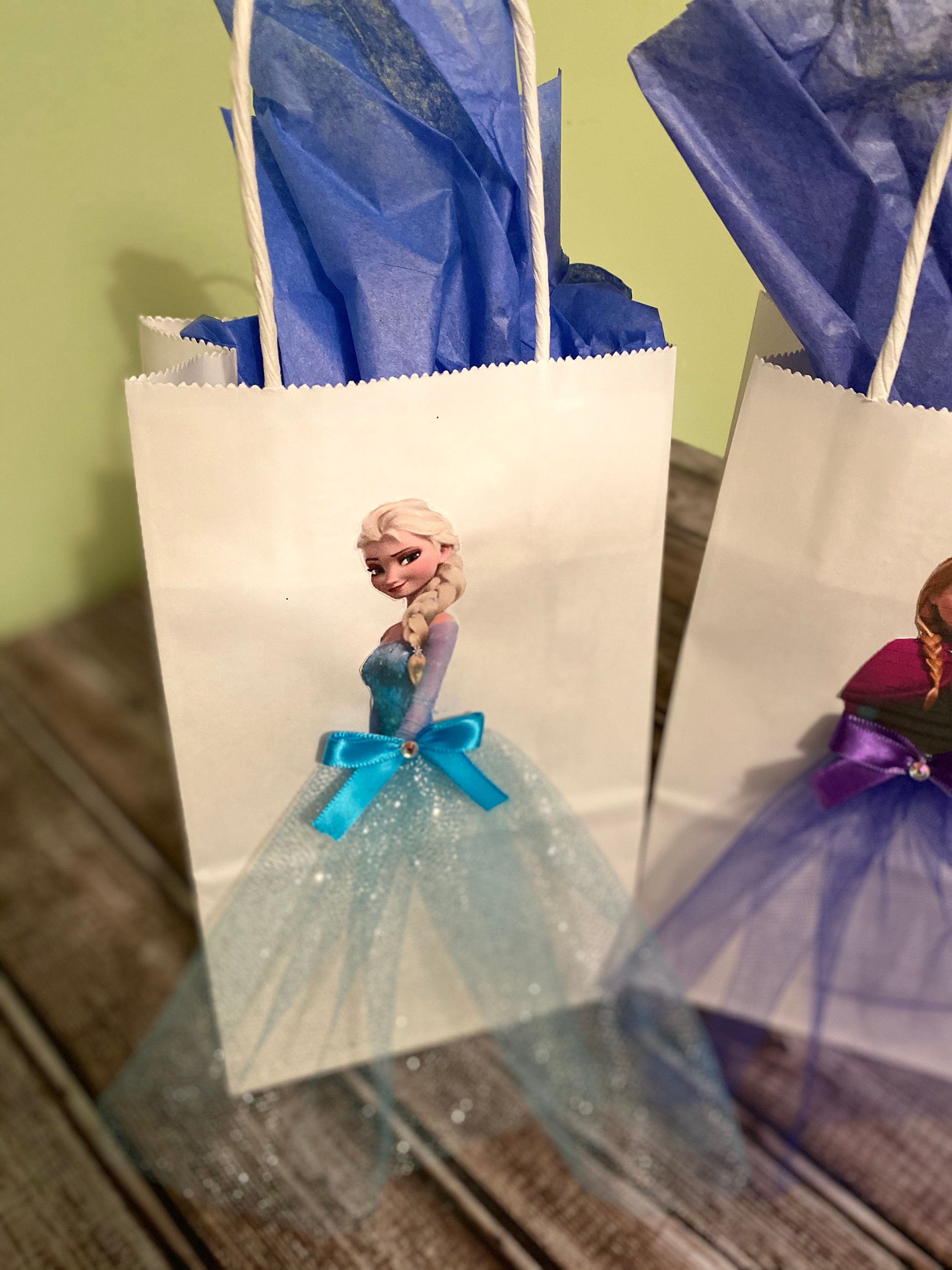 Frozen Party favor Bag , sacchetto di carta Anna & Elsa , borsa di carta  congelata con tutù , borsa goodie , borsa regalo , amici congelati , Olaf,  Sven -  Italia