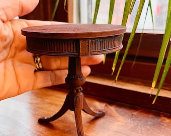 Miniature Antique replica end/side table 1:6 scale, 3D printed in Pla hand painted