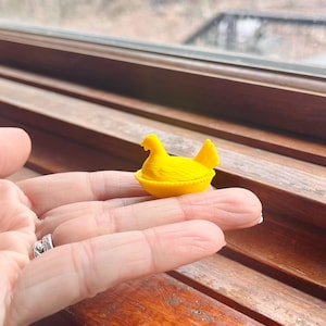 Miniature Hen on Nest replica, 1/12 or 1/6 Scale Dollhouse Accessory, 3D Printed in PLA, opens! Pineapple Yellow