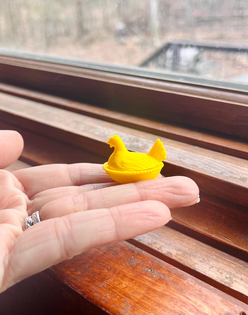 Miniature Hen on Nest replica, 1/12 or 1/6 Scale Dollhouse Accessory, 3D Printed in PLA, opens! Pineapple Yellow
