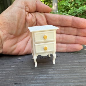 Miniature End Table for dollhouse, 1/12 scale, Choice of color, 3D printed, hand painted