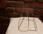 Hollywood Regency Twisted Rope Easel, Gold metal display easel, display stand, Vintage display stand, gold stand, Morethebuckles