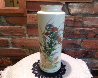 Vintage orientalische Vase mit Rebhühnern und Blumen, orientalische Vase Rebhühner und Chrysanthemen, markierte Vase, Morethebuckles
