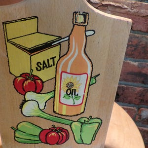 Cutting board décor, Vintage cutting board décor, kitchen décor, Wooden Kitchen décor, farmhouse kitchen, Vegetable kitchen decor