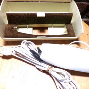 Vintage Sears 2 Speed Lighted Electric Scissors in Case 2199, 1960’s Sears 2-Speed Electric Scissors 25 2199 w/Original Case, Morethebuckles