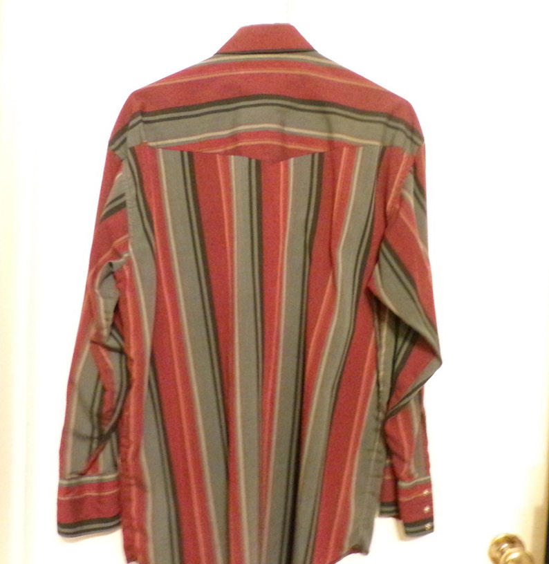 Morethebuckles Men\u2019s extra long tails western shirt Men\u2019s Wrangler Long Sleeve snap western shirt Western shirt